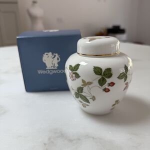 Wedgwood Bone China Wild Strawberry 5” Ginger Jar With Lid Made In England W/Box